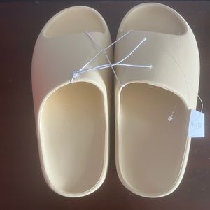 Pacsun cream slides